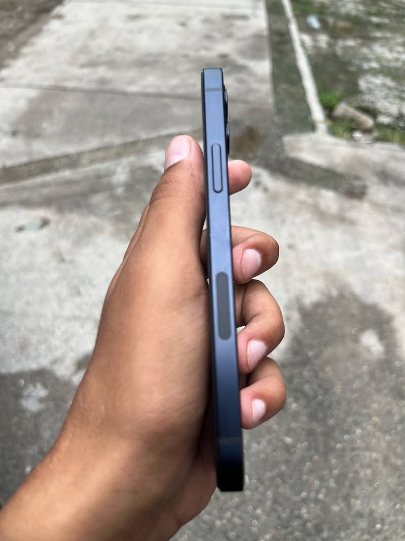 Apple iPhone 12 1