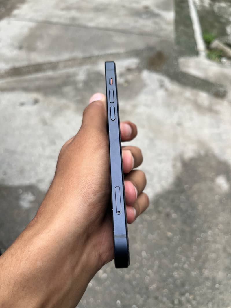 Apple iPhone 12 3