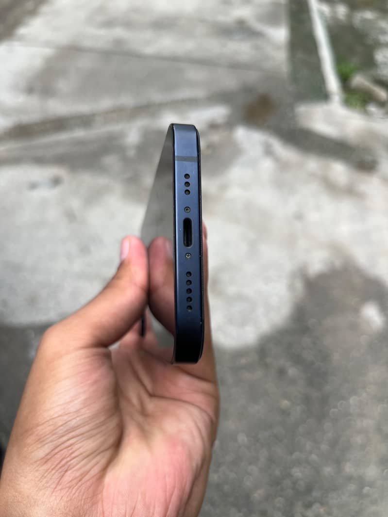 Apple iPhone 12 4