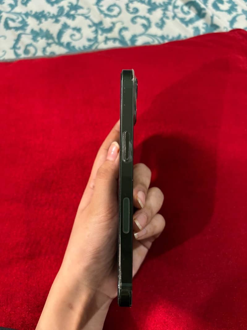 Apple iPhone 13 4