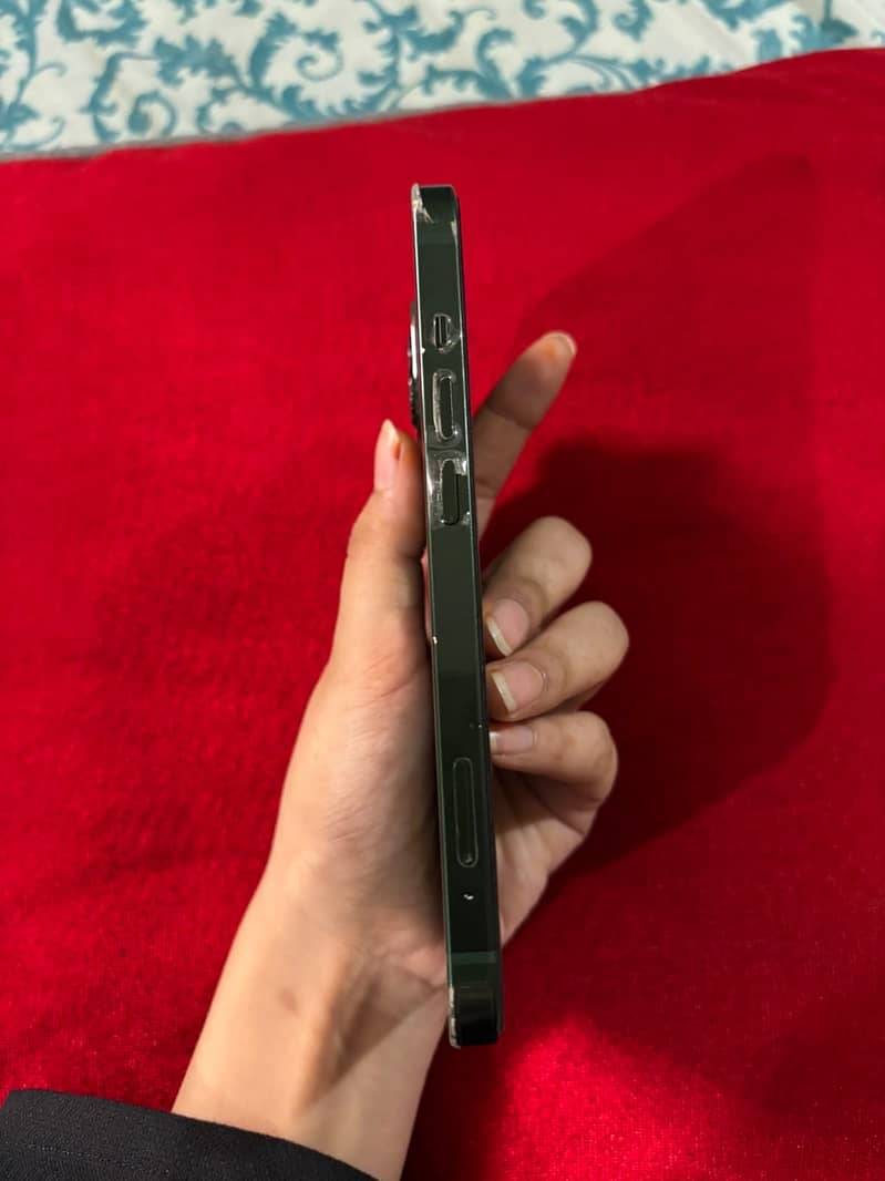 Apple iPhone 13 5