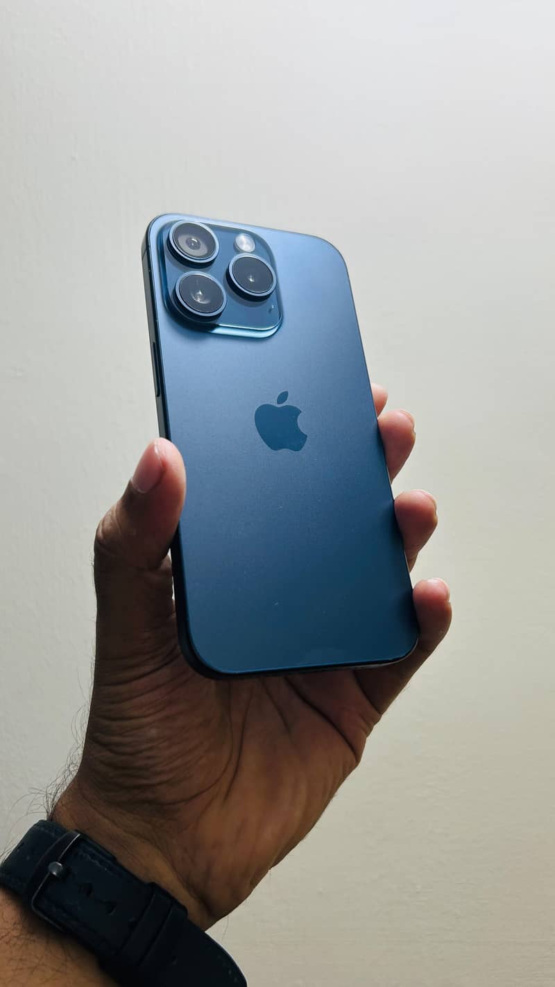 Apple iPhone 15 Pro 4