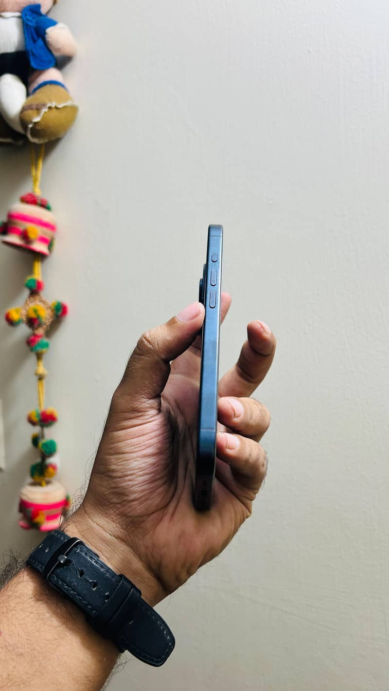 Apple iPhone 15 Pro 6