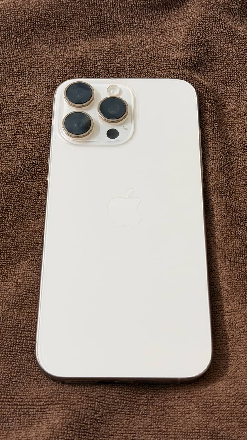 Apple iPhone 16 Pro Max 2