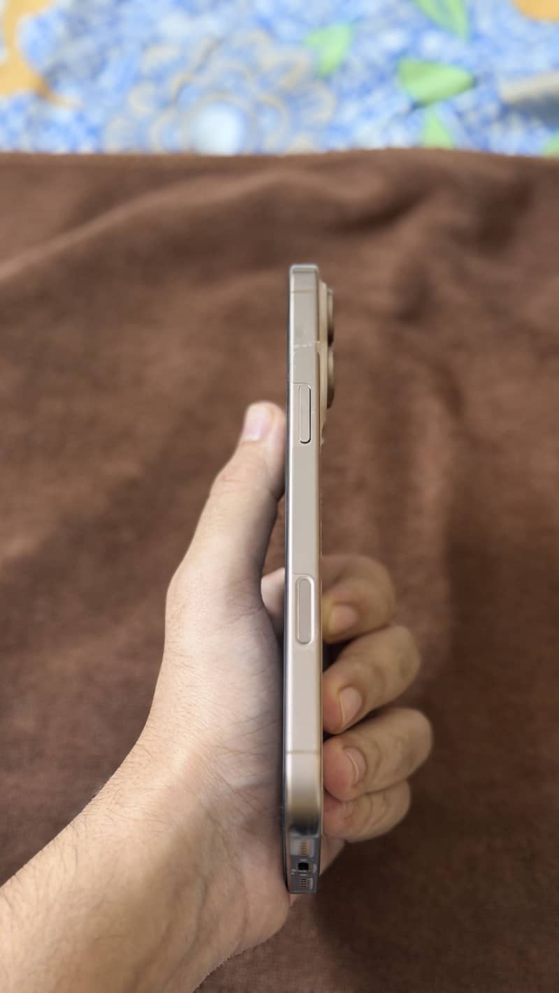 Apple iPhone 16 Pro Max 3
