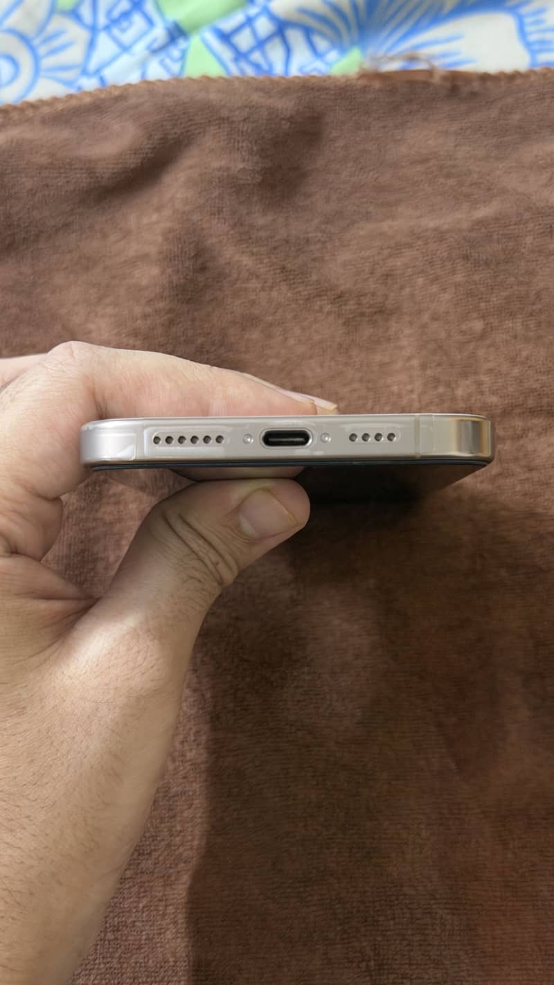 Apple iPhone 16 Pro Max 5