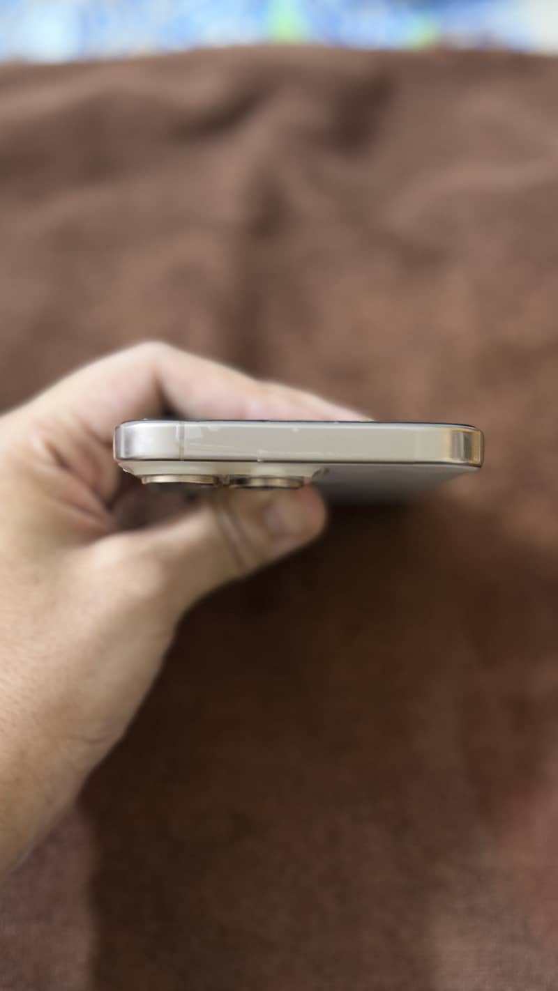 Apple iPhone 16 Pro Max 6