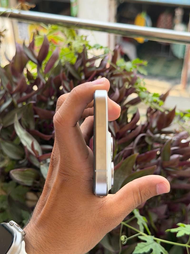 Apple iPhone 15 Pro 1