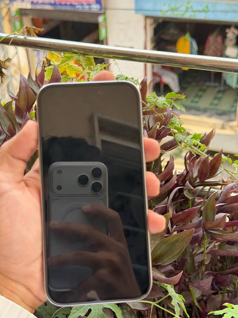 Apple iPhone 15 Pro 2