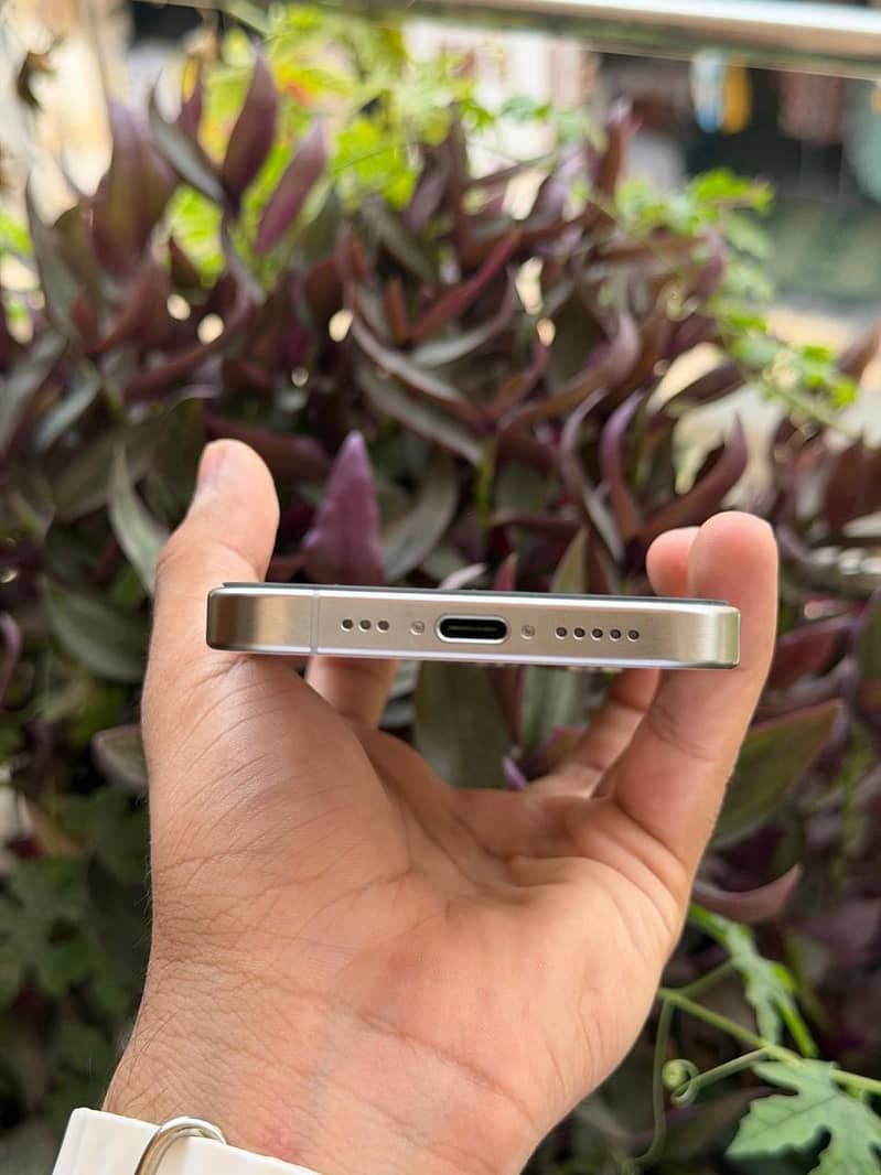 Apple iPhone 15 Pro 4