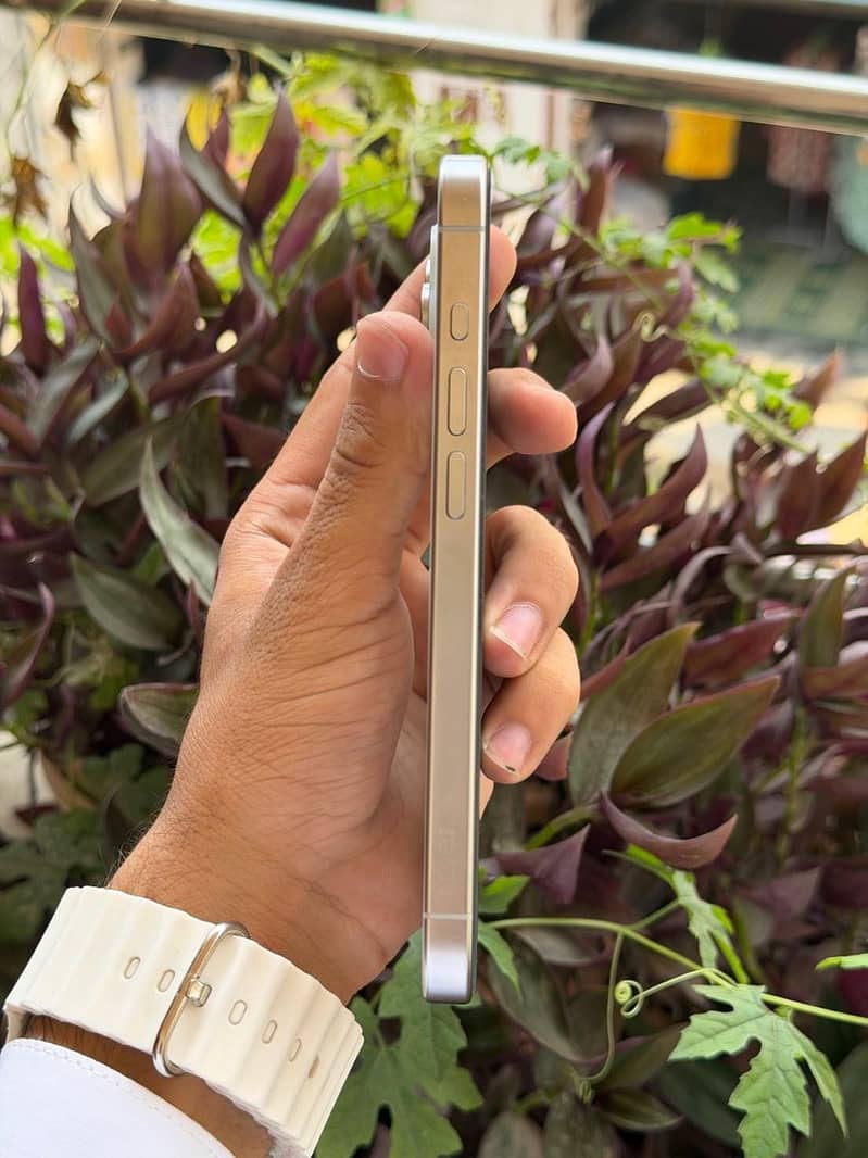 Apple iPhone 15 Pro 5