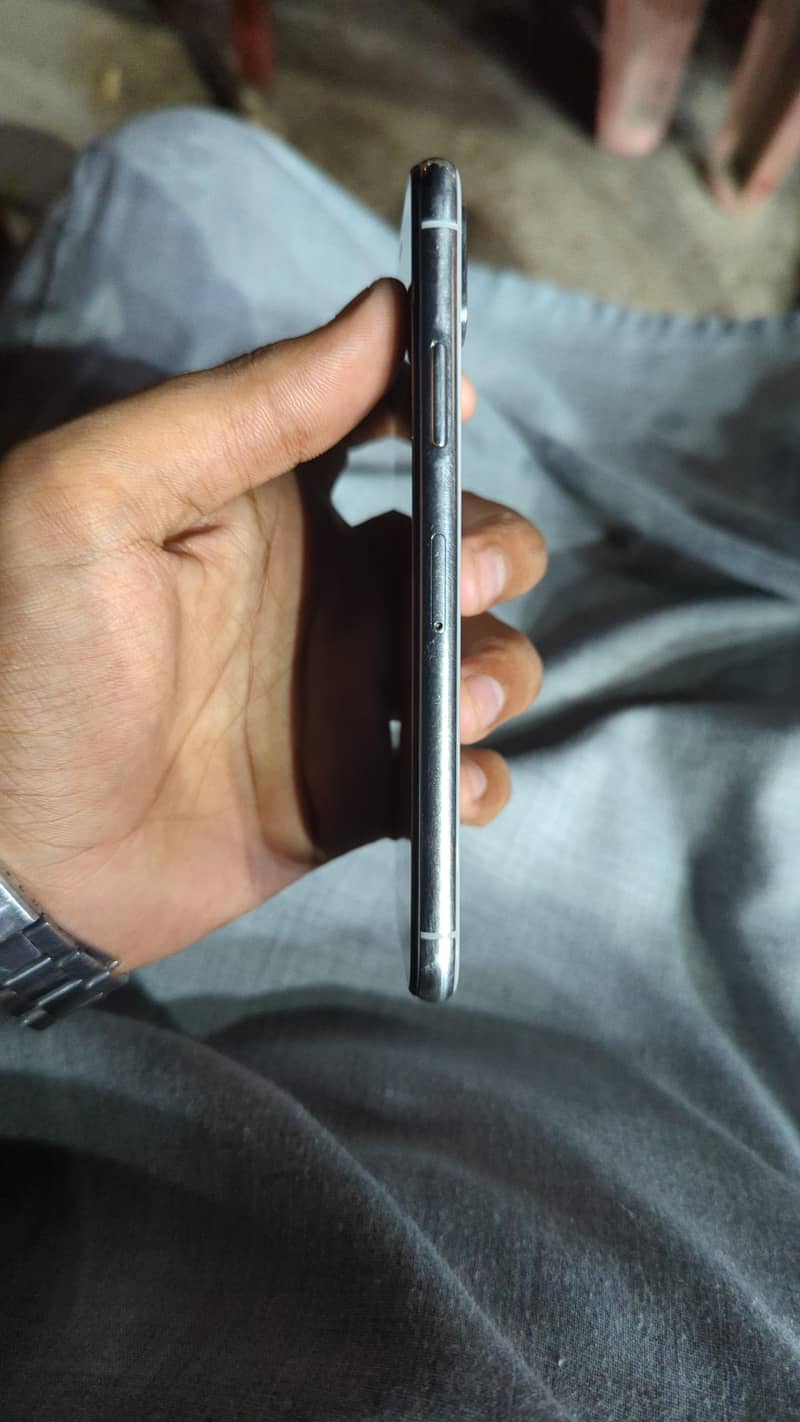 Apple iPhone X 3