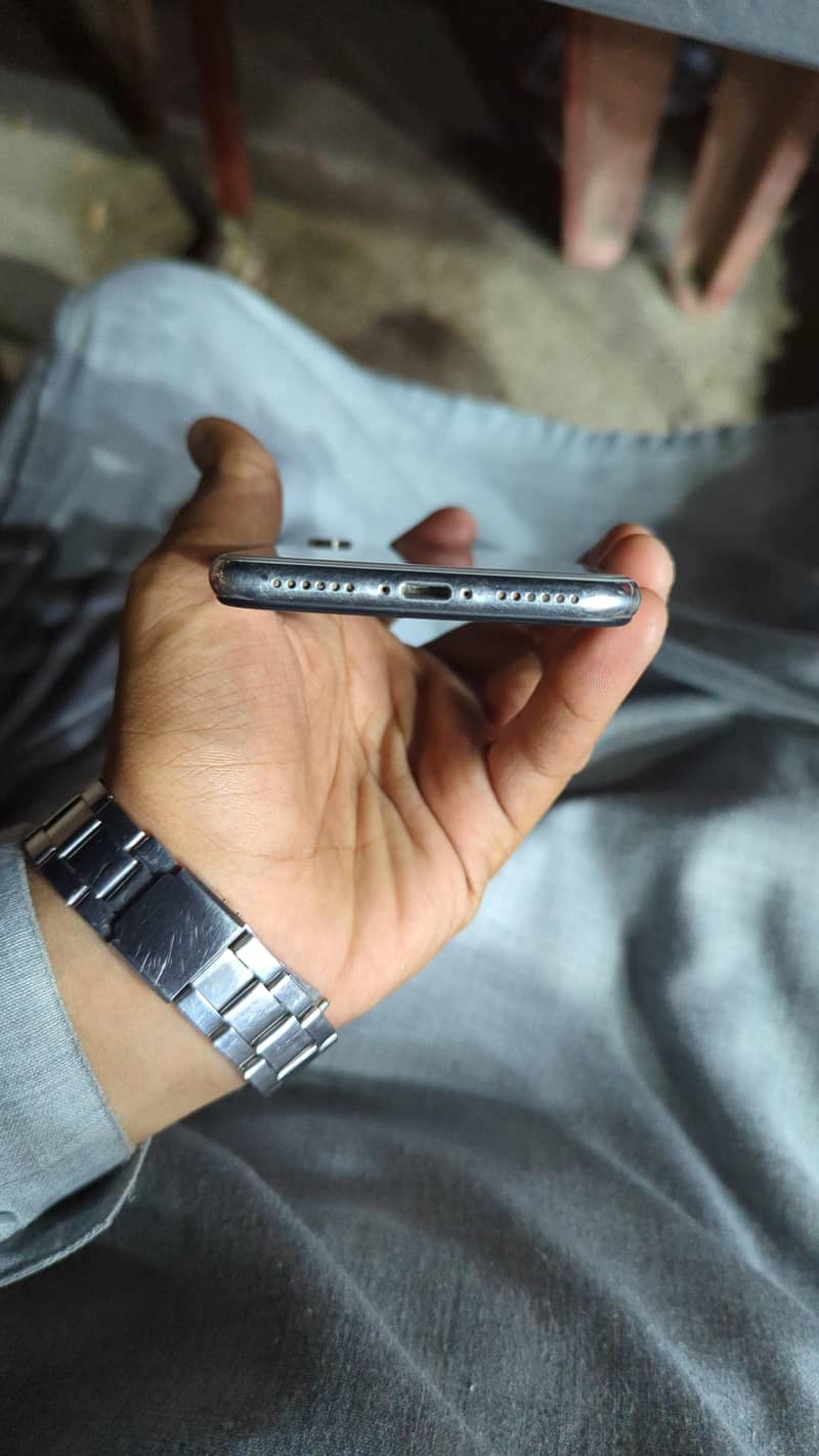 Apple iPhone X 4
