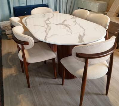 dinning table of 6 chairs with Molty foam used