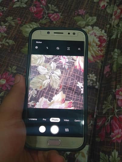 Samsung Mobile J7 Pro with charger