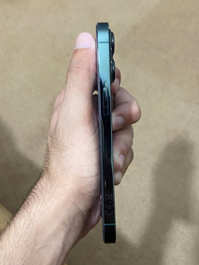 Apple iPhone 13 Pro 2