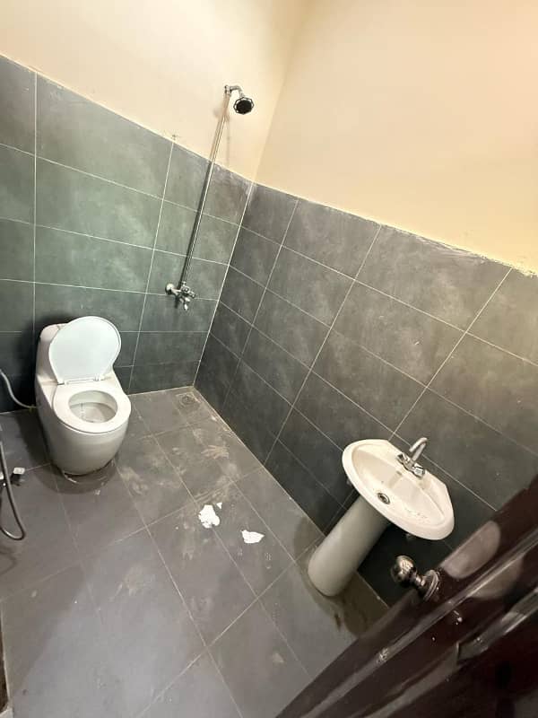 Upper Portion Available For Rent 5