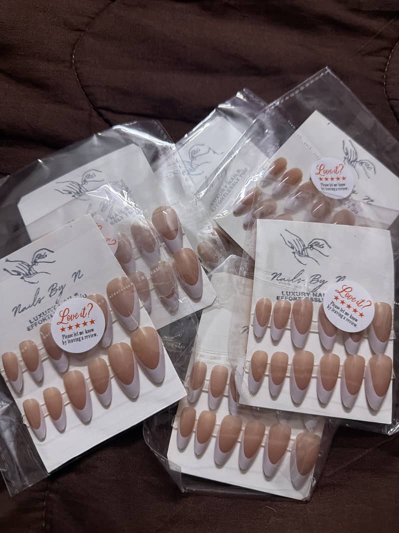 Artificial nails 0