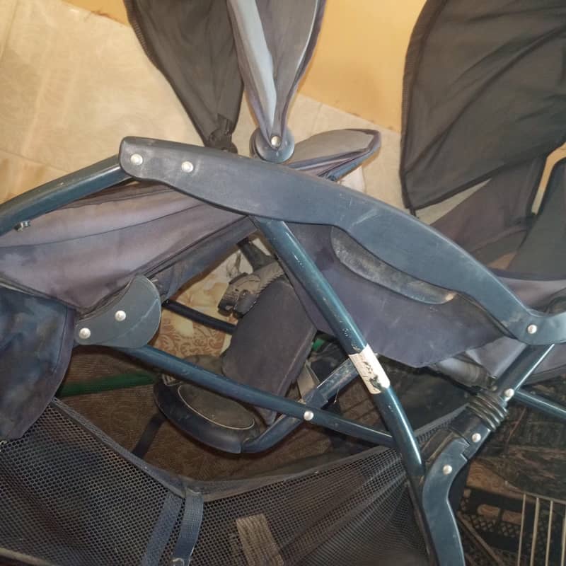 stroller 0