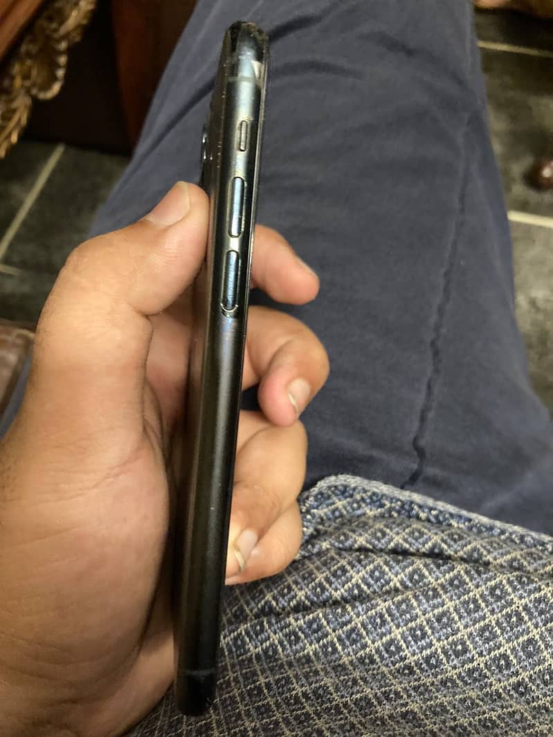 Apple iPhone 11 Pro 1