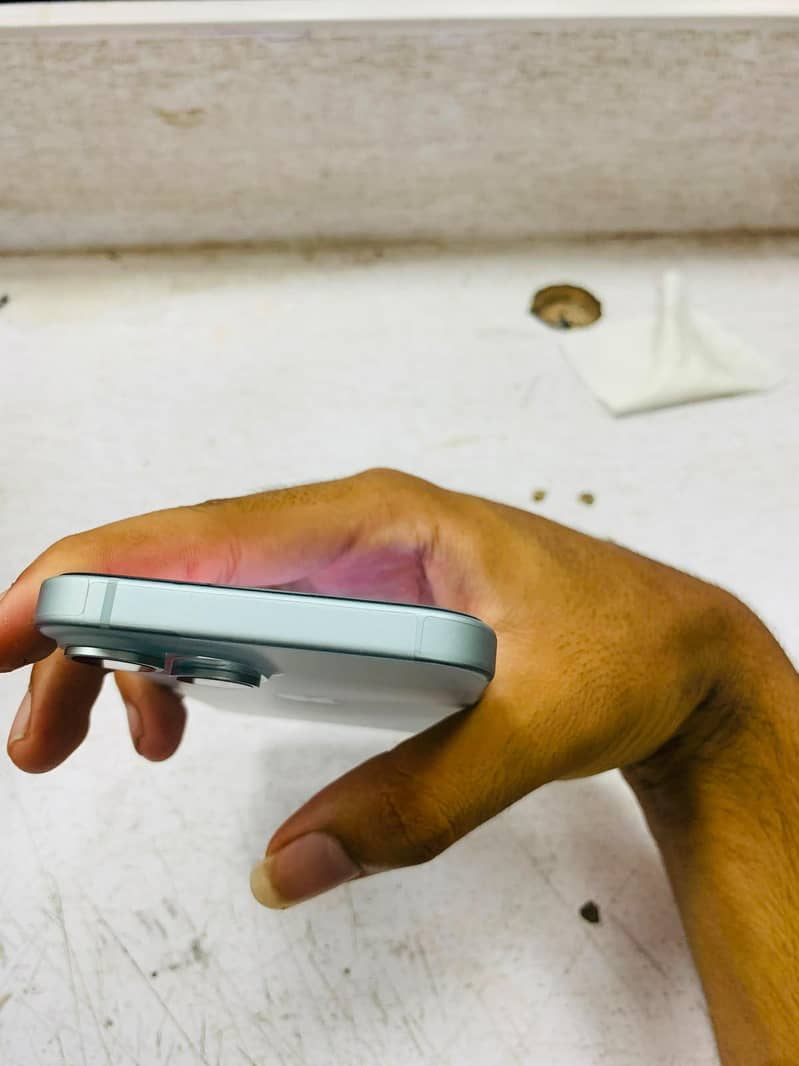 Apple iPhone 15 3