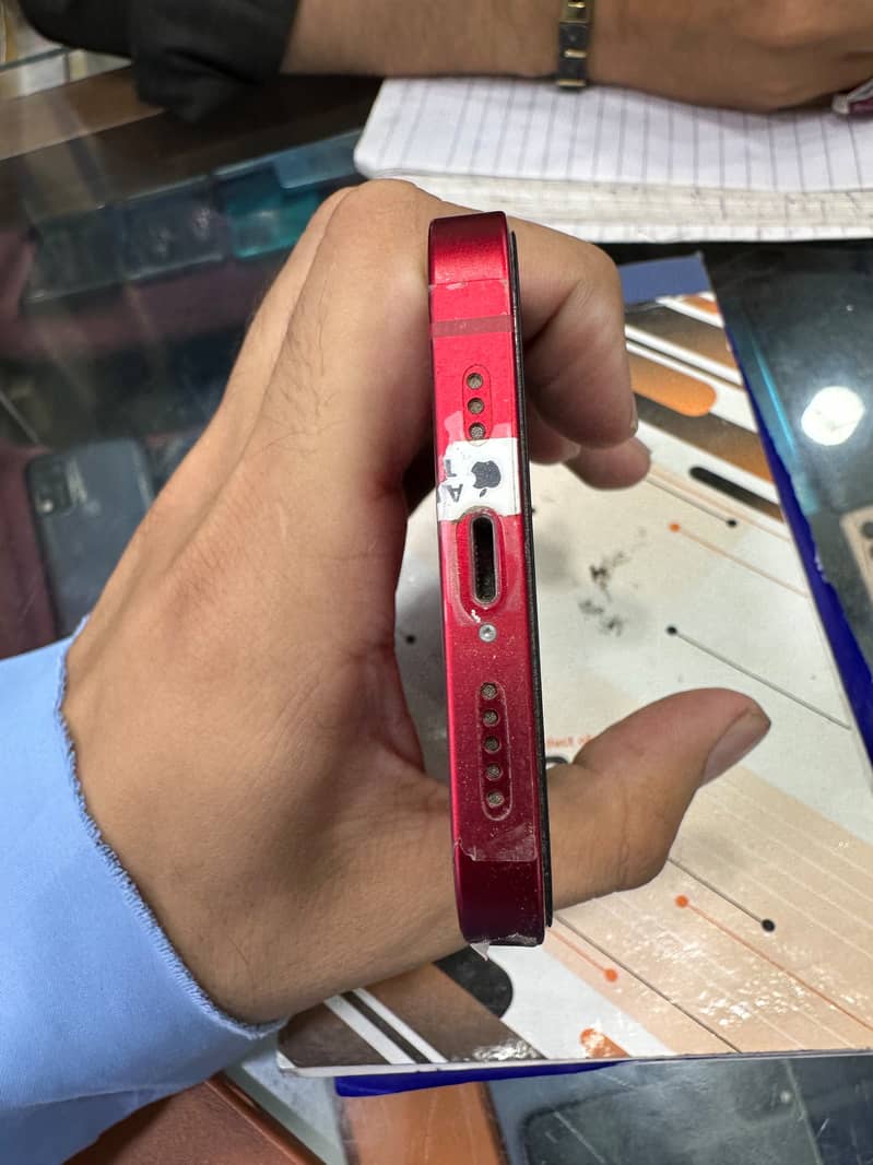 Apple iPhone 13 4