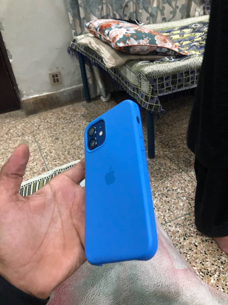 Apple iPhone 12 3