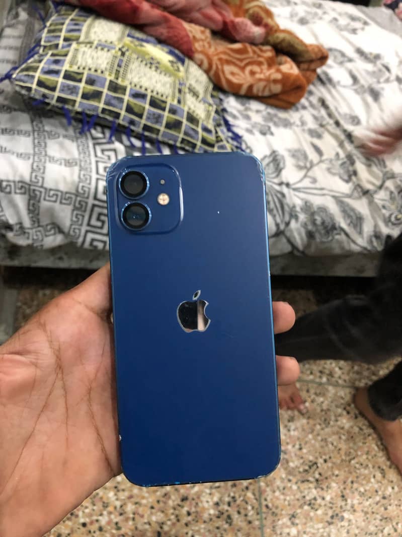 Apple iPhone 12 4