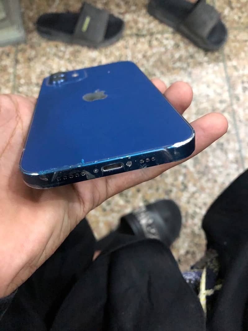 Apple iPhone 12 12