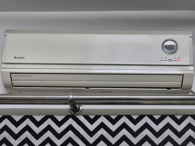 Gree ac 1 ton perfect condition