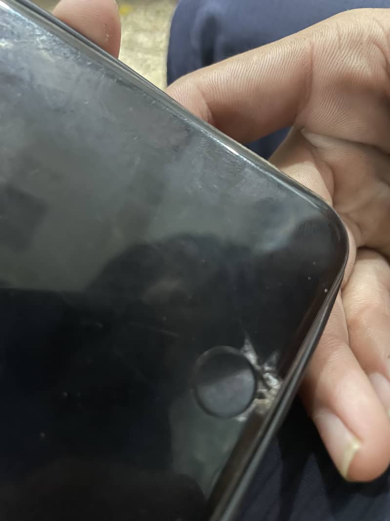 Apple iPhone 8 Plus 4