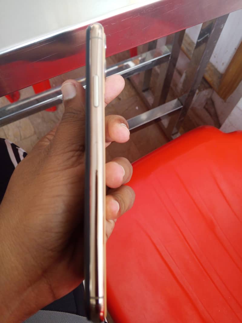Apple iPhone 11 Pro Max 7
