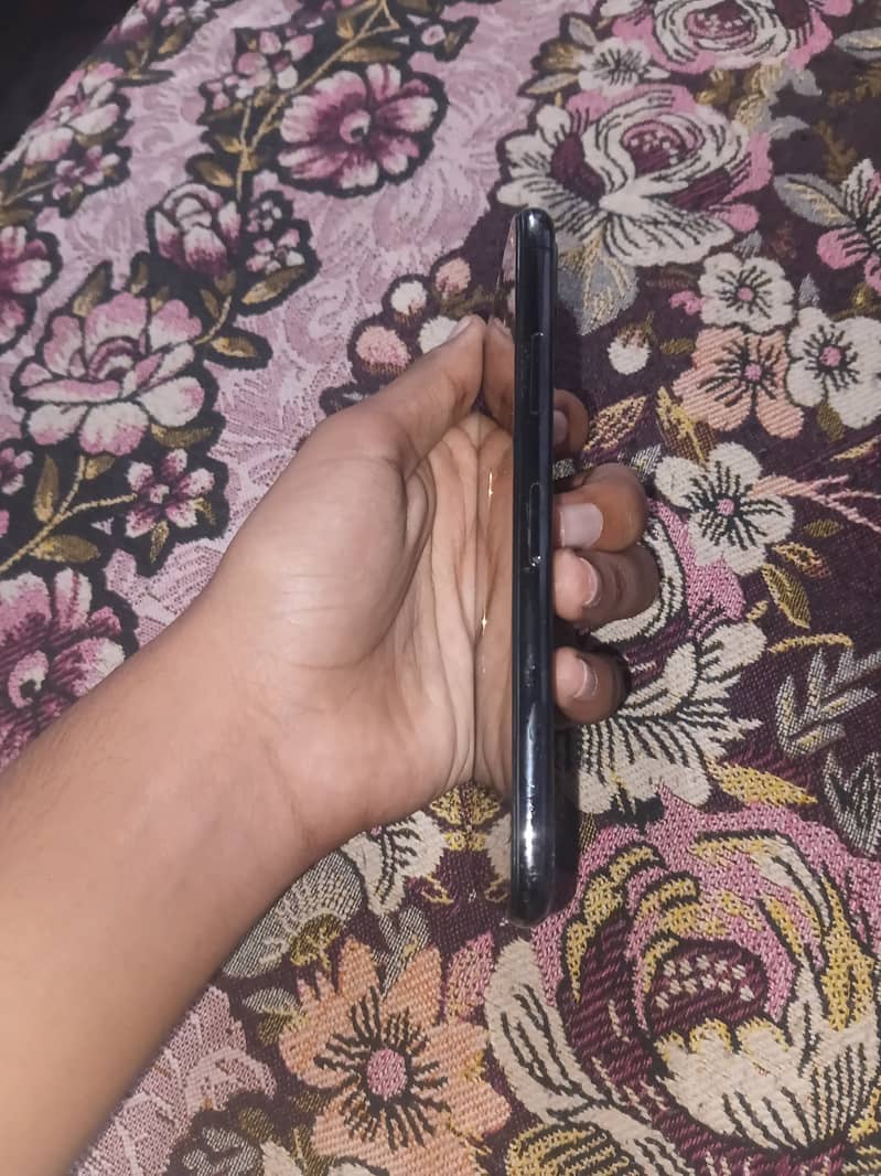 Apple iPhone X 3