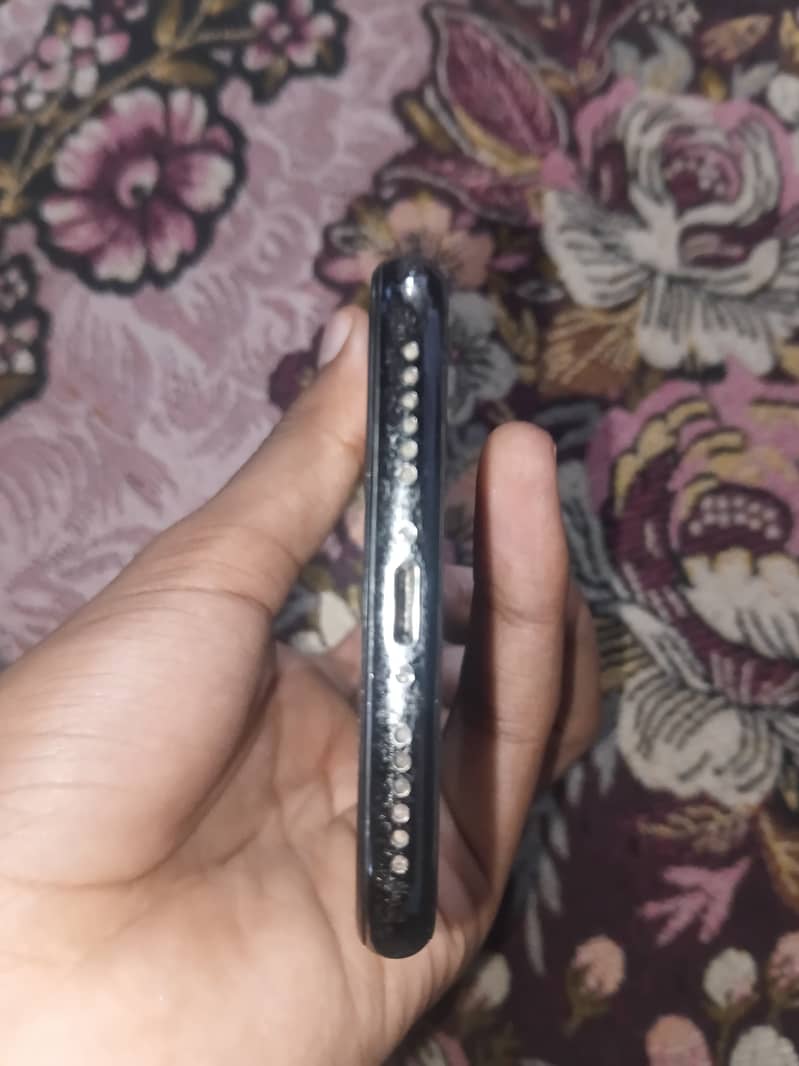 Apple iPhone X 4