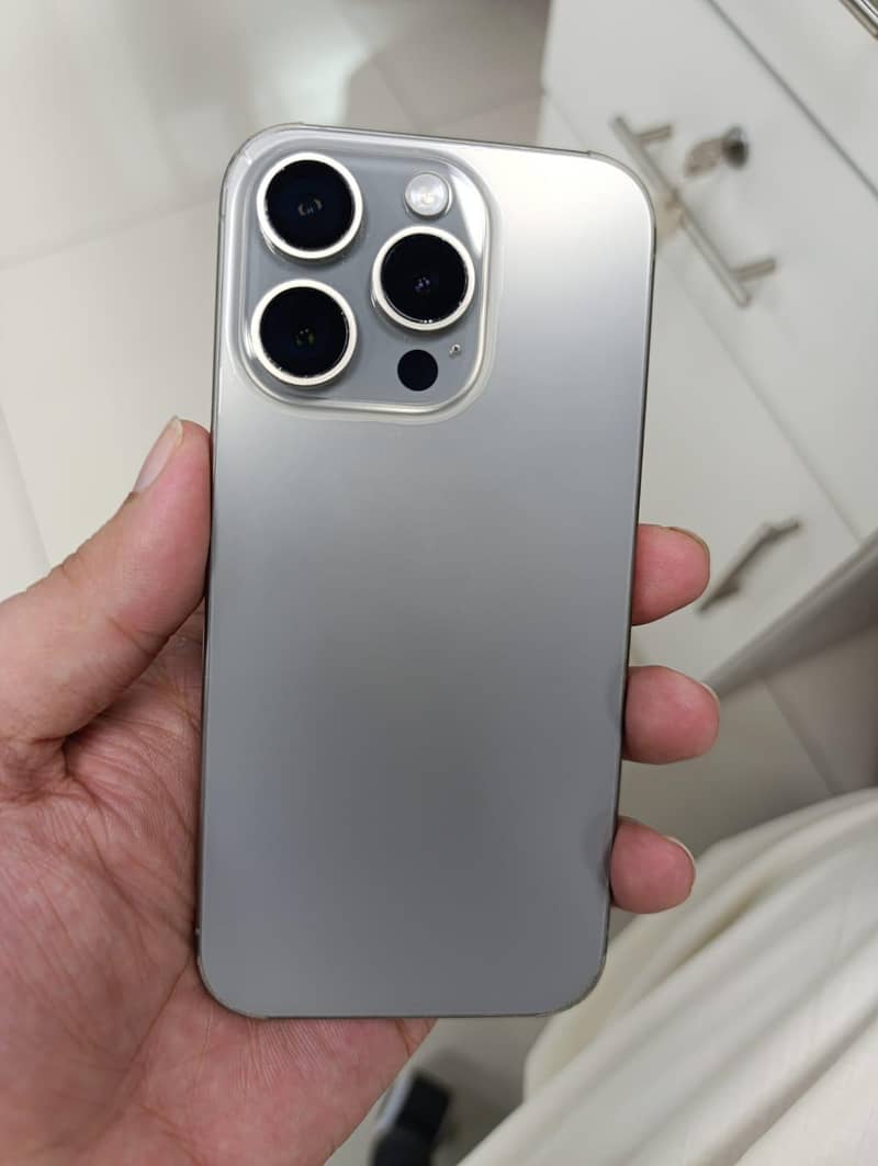 Apple iPhone 15 Pro 0