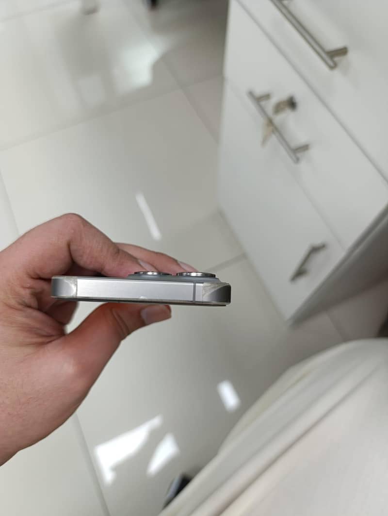Apple iPhone 15 Pro 3
