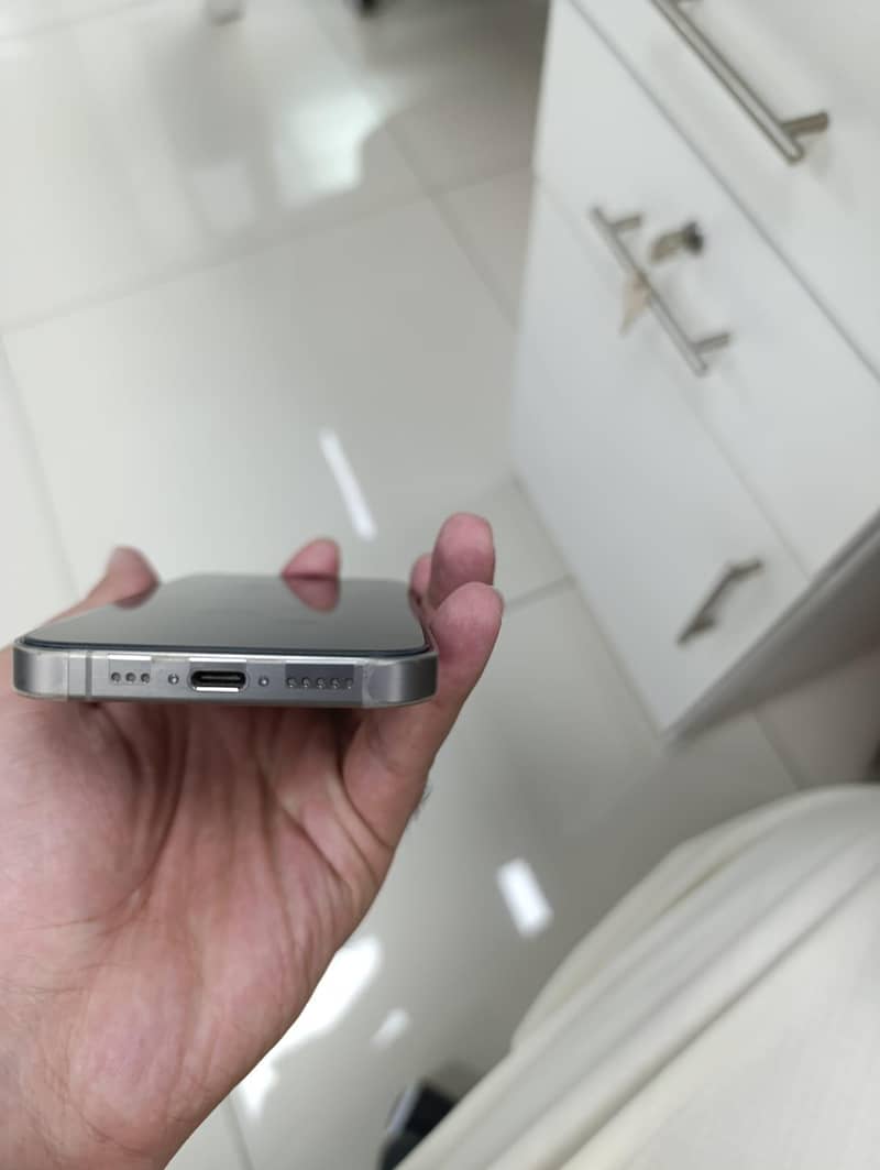 Apple iPhone 15 Pro 4