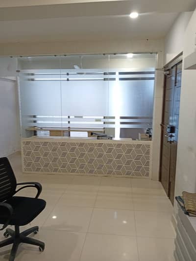 Office Available for Rent 950 sq feet Main jami commercial 2rd Floor with Lift