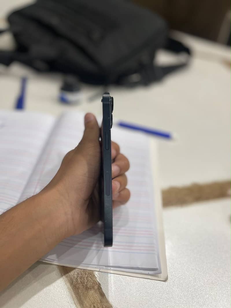 Apple iPhone 14 4