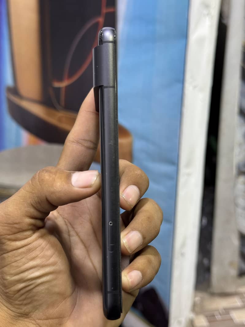 Google Pixel 8 4
