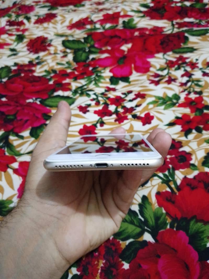 Apple iPhone 7 Plus 2