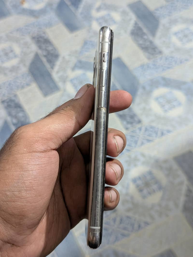 Apple iPhone 11 Pro 1