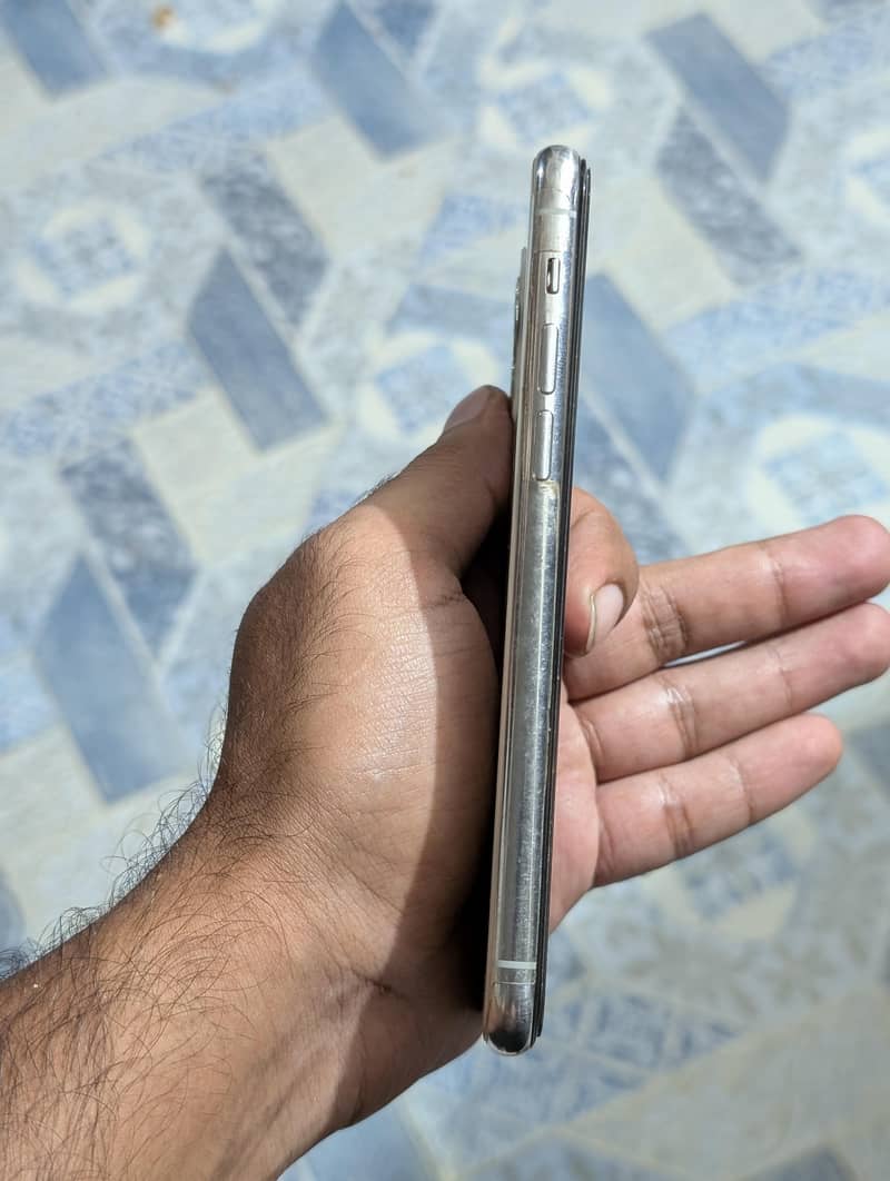 Apple iPhone 11 Pro 3