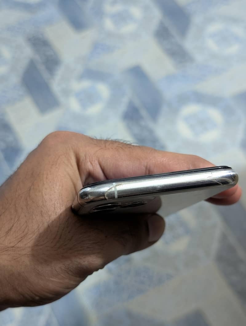 Apple iPhone 11 Pro 6
