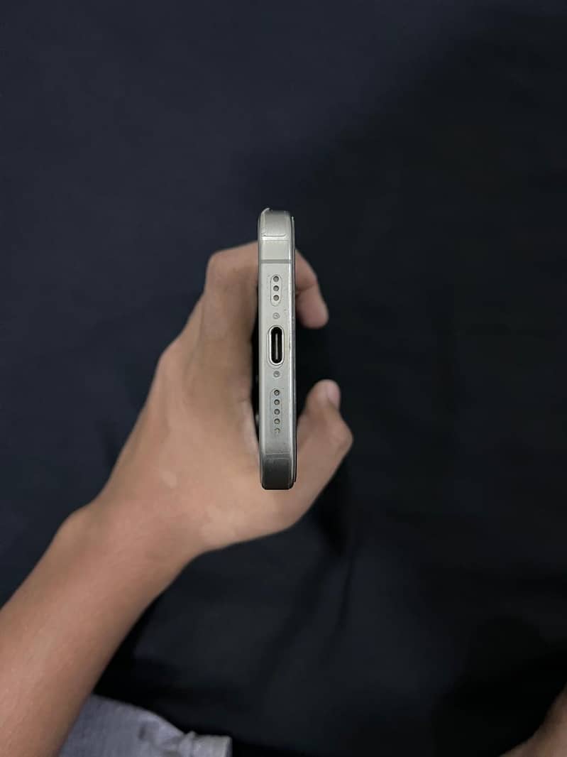 Apple iPhone 15 Pro 2