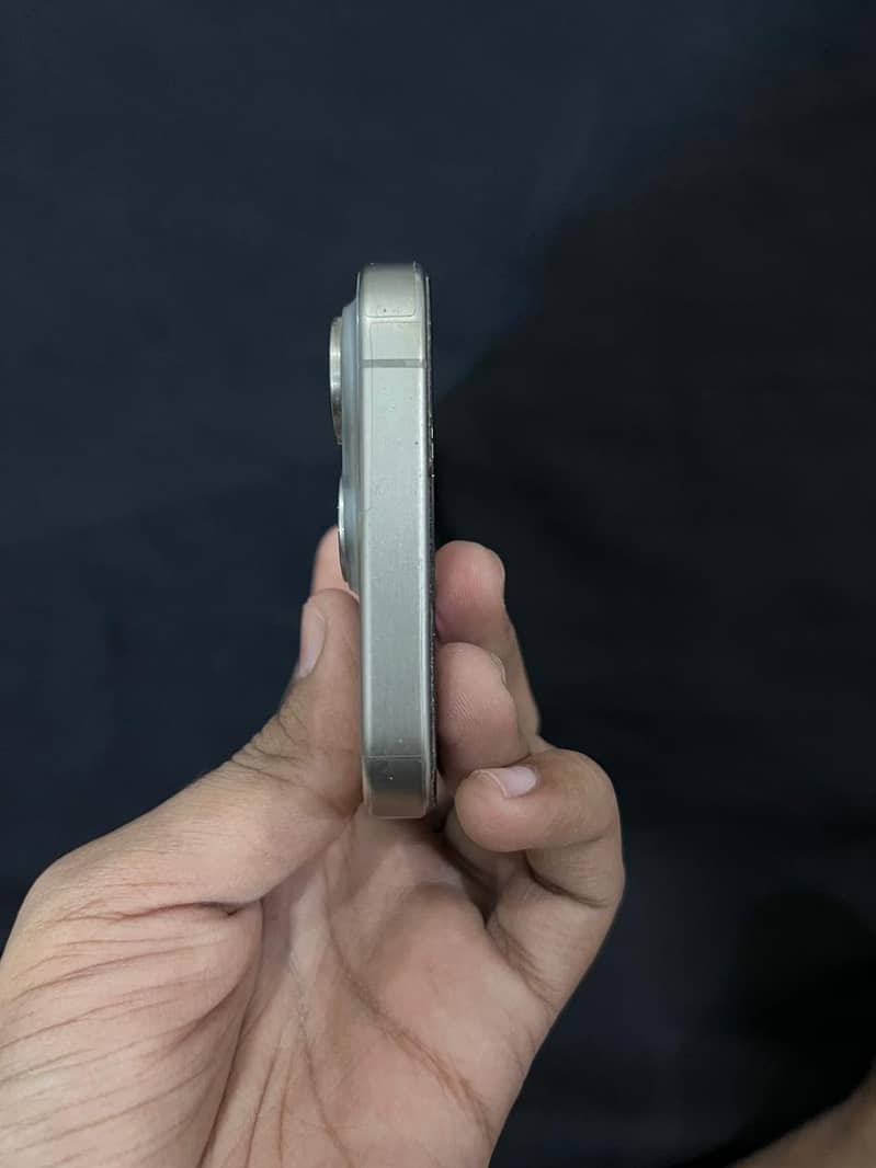 Apple iPhone 15 Pro 3