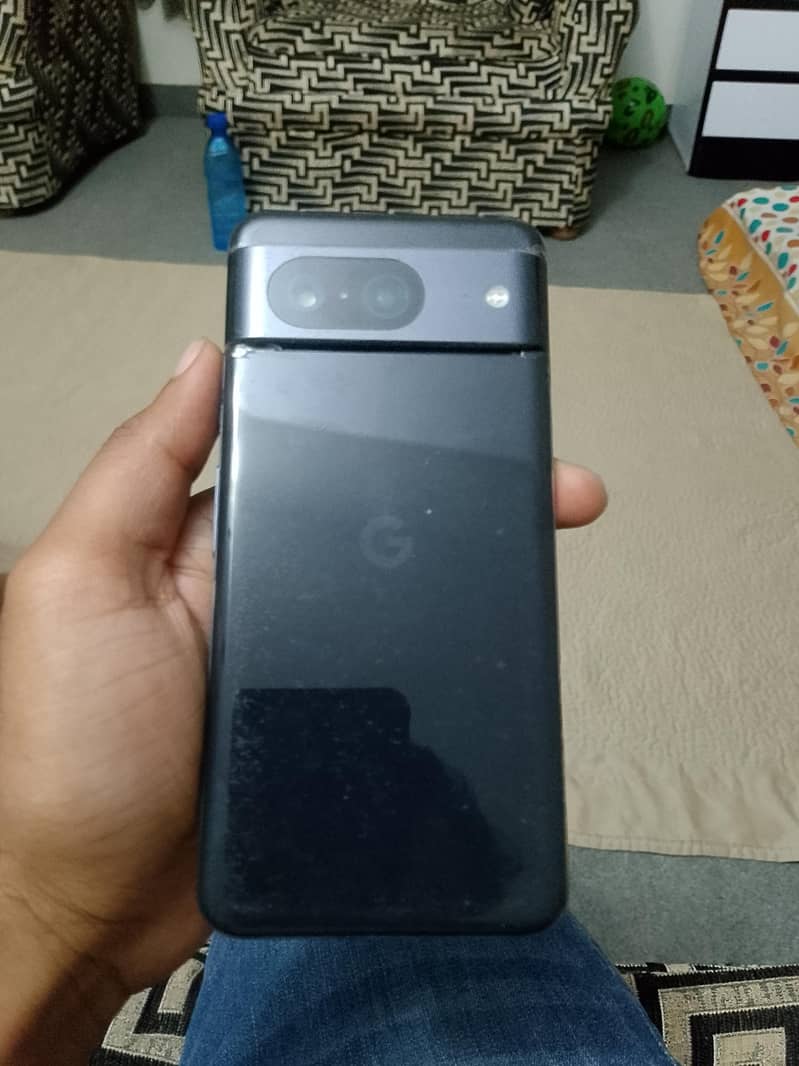 Google Pixel 8 4