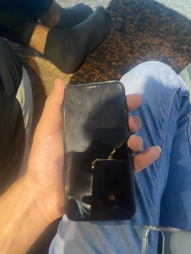 Apple iPhone 11 Pro 4