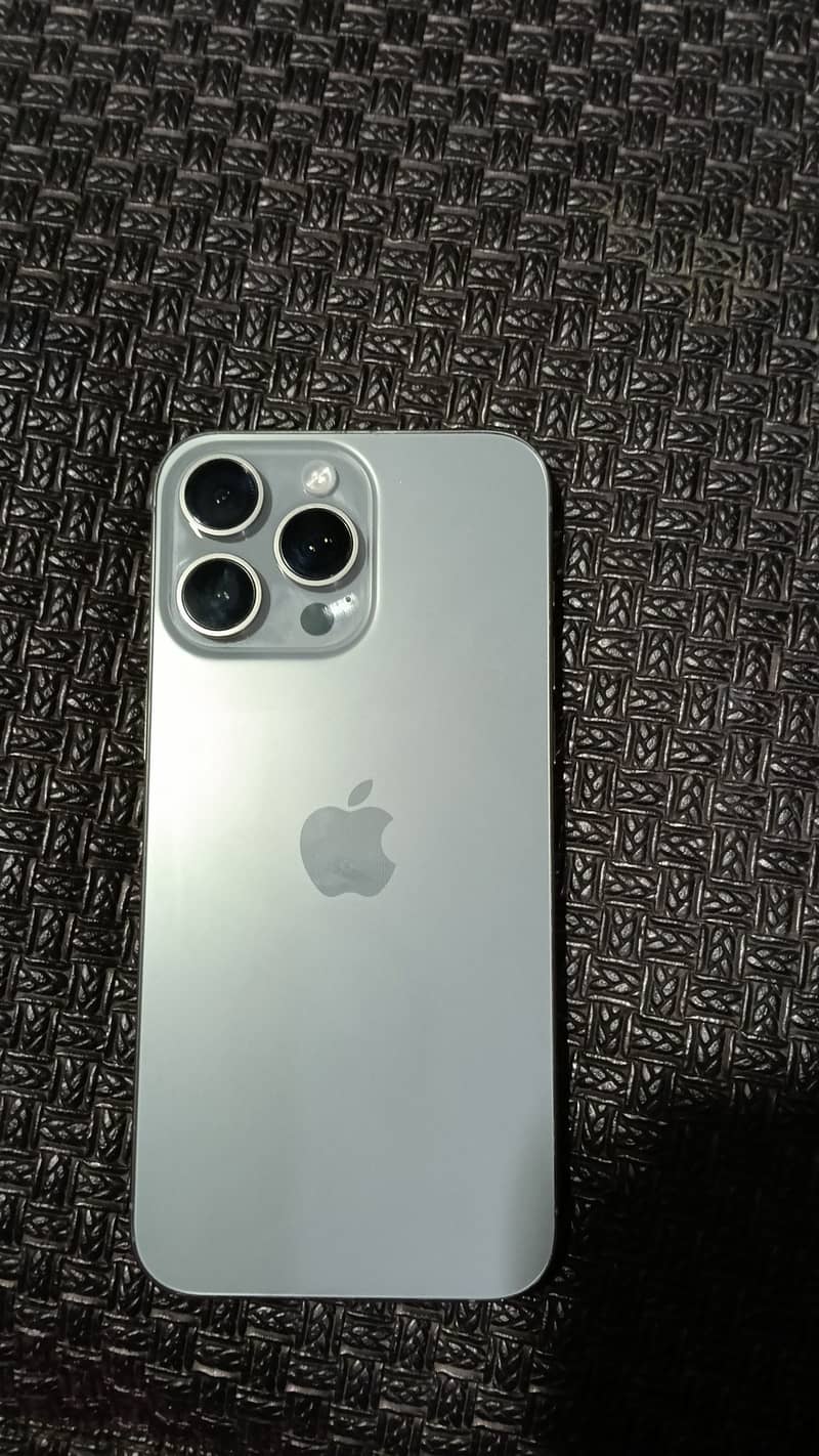 Apple iPhone 15 Pro Max 0