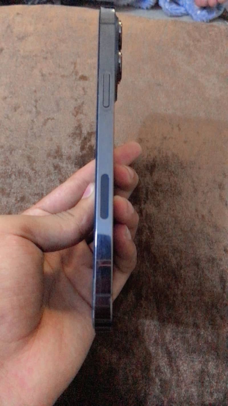 Apple iPhone 13 Pro Max 4